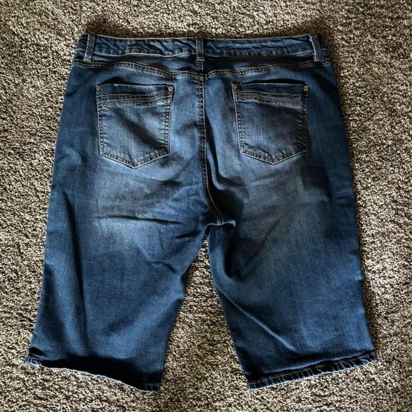 Women’s size 16 Bandolino Riley Bermuda Jean Shorts Denim - Picture 3 of 5